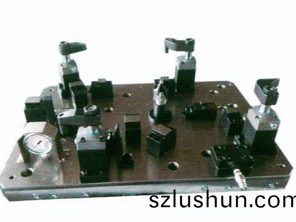 齒輪室罩(zhao)蓋(gai)液(ye)壓裌具(ju)